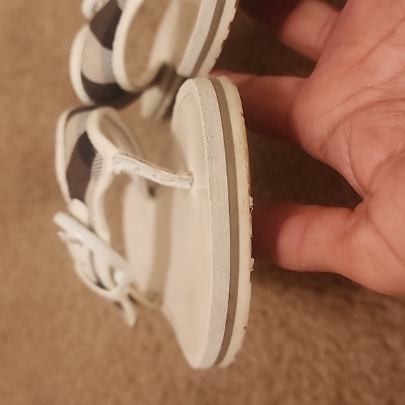 Burberry Classic Sandals - Picture 4 of 16